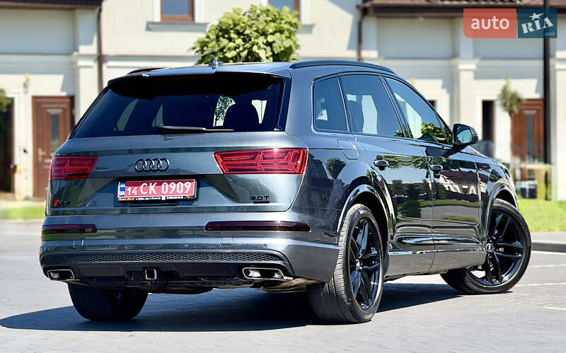 Позашляховик / Кросовер Audi Q7 2017 в Львові