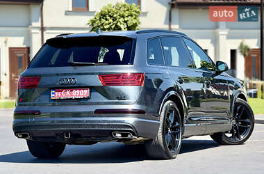 Внедорожник / Кроссовер Audi Q7 2017 в 