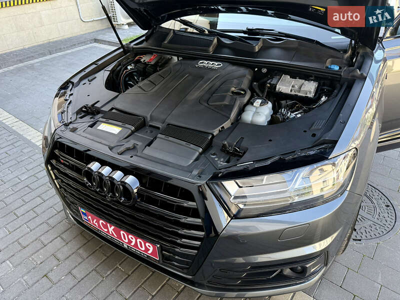 Позашляховик / Кросовер Audi Q7 2017 в Львові