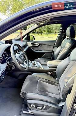 Позашляховик / Кросовер Audi Q7 2016 в 