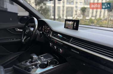 Внедорожник / Кроссовер Audi Q7 2016 в 