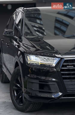 Внедорожник / Кроссовер Audi Q7 2016 в 