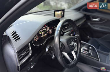 Внедорожник / Кроссовер Audi Q7 2016 в 