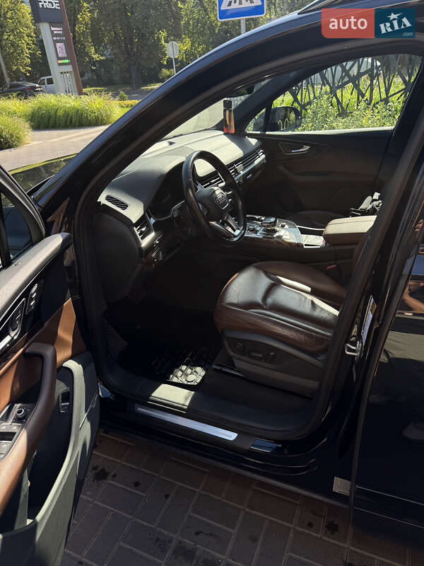 Внедорожник / Кроссовер Audi Q7 2016 в Черкассах