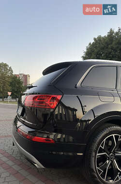 Внедорожник / Кроссовер Audi Q7 2018 в 