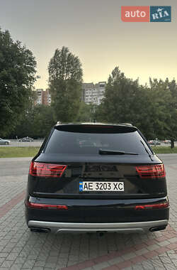 Внедорожник / Кроссовер Audi Q7 2018 в 