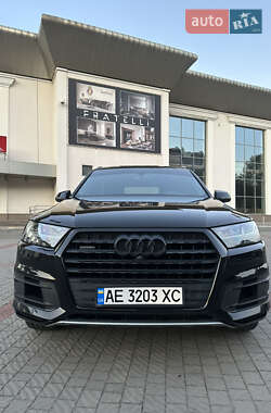 Внедорожник / Кроссовер Audi Q7 2018 в 