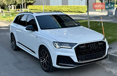 Внедорожник / Кроссовер Audi Q7 2021 в 