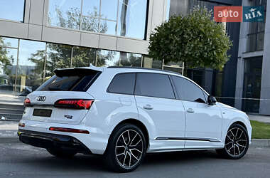 Внедорожник / Кроссовер Audi Q7 2021 в 