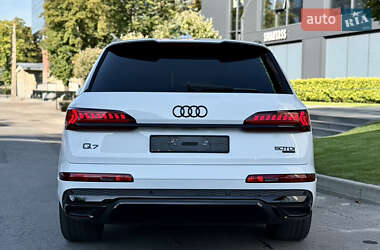 Внедорожник / Кроссовер Audi Q7 2021 в 