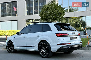 Внедорожник / Кроссовер Audi Q7 2021 в 