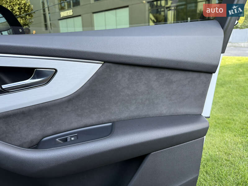 Позашляховик / Кросовер Audi Q7 2021 в Львові