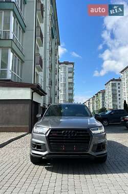 Внедорожник / Кроссовер Audi Q7 2016 в 