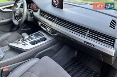 Позашляховик / Кросовер Audi Q7 2019 в 