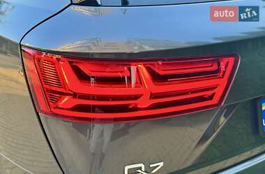 Позашляховик / Кросовер Audi Q7 2019 в 