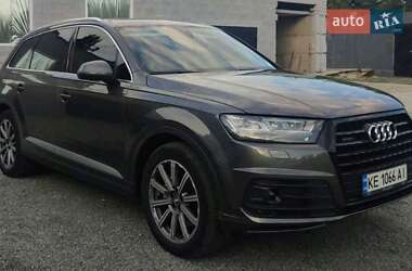 Позашляховик / Кросовер Audi Q7 2018 в 
