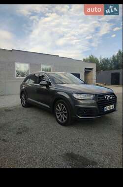 Позашляховик / Кросовер Audi Q7 2018 в 