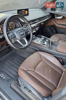 Позашляховик / Кросовер Audi Q7 2015 в 