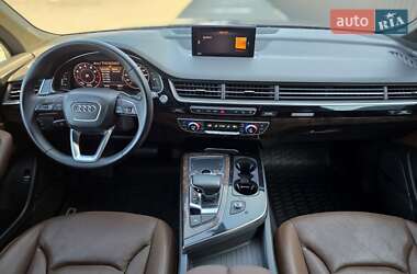 Позашляховик / Кросовер Audi Q7 2015 в 
