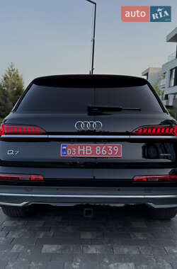Позашляховик / Кросовер Audi Q7 2020 в 