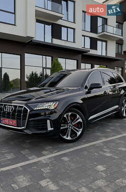 Позашляховик / Кросовер Audi Q7 2020 в 
