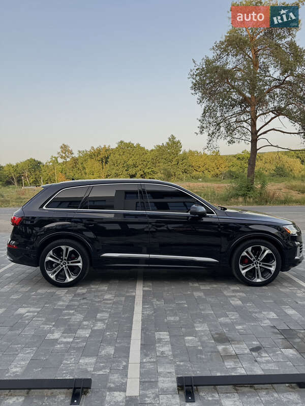 Позашляховик / Кросовер Audi Q7 2020 в Ужгороді