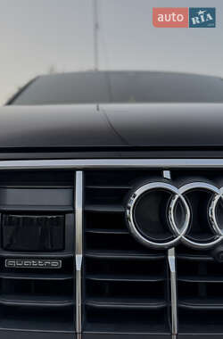 Позашляховик / Кросовер Audi Q7 2020 в 