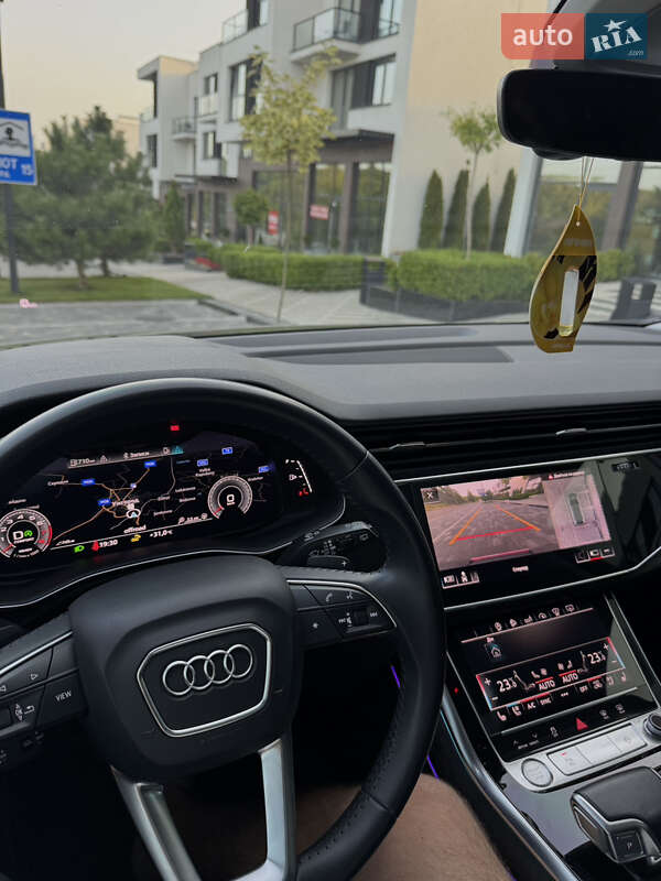 Позашляховик / Кросовер Audi Q7 2020 в Ужгороді