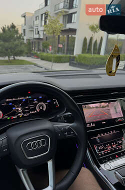 Позашляховик / Кросовер Audi Q7 2020 в 