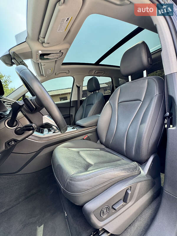 Позашляховик / Кросовер Audi Q7 2020 в Ужгороді