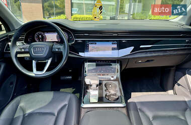 Позашляховик / Кросовер Audi Q7 2020 в 