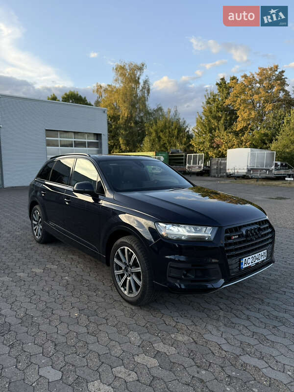 Позашляховик / Кросовер Audi Q7 2016 в 