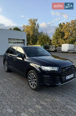 Позашляховик / Кросовер Audi Q7 2016 в 