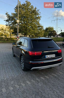 Позашляховик / Кросовер Audi Q7 2016 в 