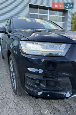 Позашляховик / Кросовер Audi Q7 2016 в 