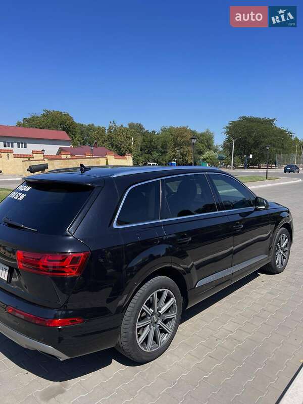 Внедорожник / Кроссовер Audi Q7 2015 в Измаиле