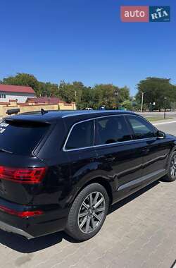 Внедорожник / Кроссовер Audi Q7 2015 в 