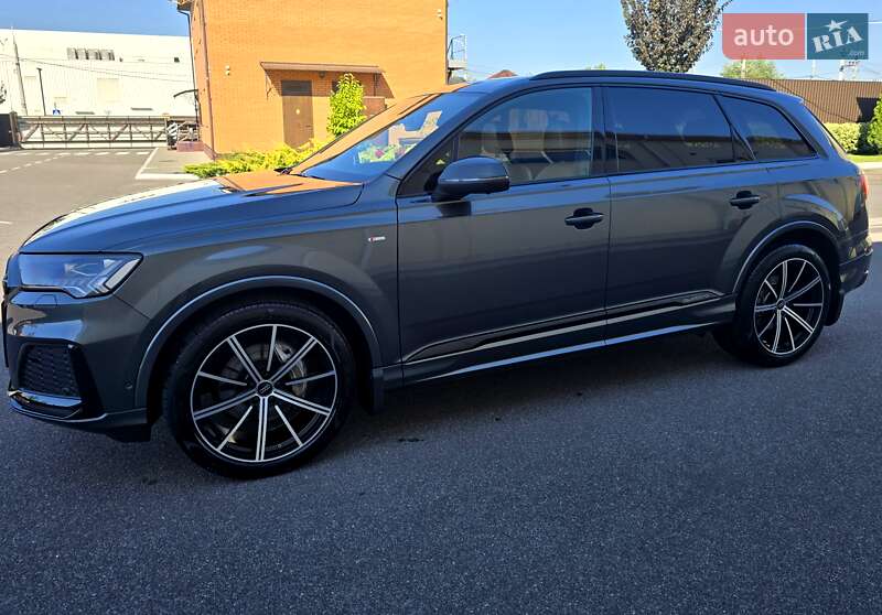 Внедорожник / Кроссовер Audi Q7 2023 в 