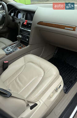 Внедорожник / Кроссовер Audi Q7 2015 в 