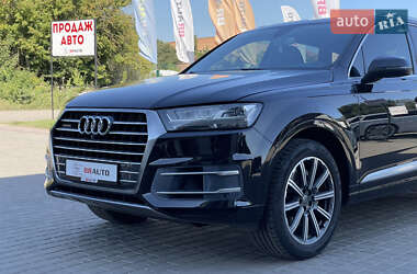 Внедорожник / Кроссовер Audi Q7 2015 в 