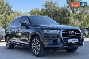 Внедорожник / Кроссовер Audi Q7 2015 в 