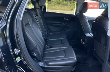 Внедорожник / Кроссовер Audi Q7 2015 в 