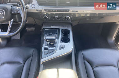 Внедорожник / Кроссовер Audi Q7 2017 в 
