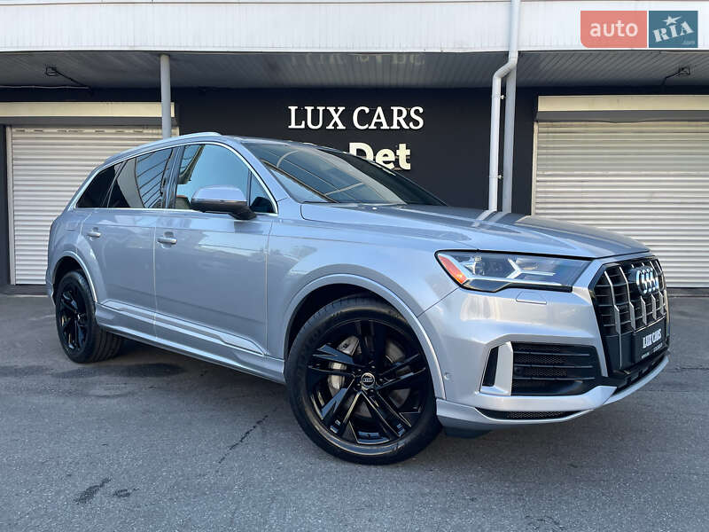 Позашляховик / Кросовер Audi Q7 2019 в 