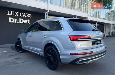 Позашляховик / Кросовер Audi Q7 2019 в 