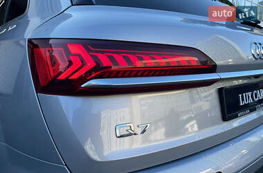 Позашляховик / Кросовер Audi Q7 2019 в 
