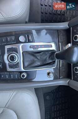 Внедорожник / Кроссовер Audi Q7 2010 в 