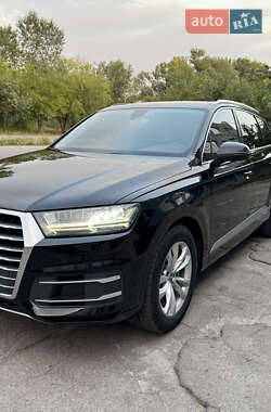 Внедорожник / Кроссовер Audi Q7 2015 в 