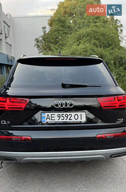 Внедорожник / Кроссовер Audi Q7 2015 в 