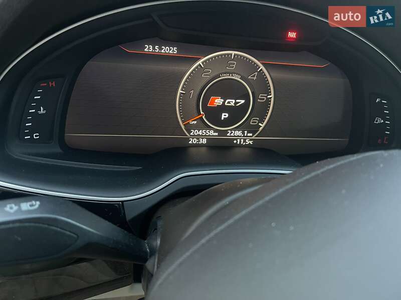 Позашляховик / Кросовер Audi Q7 2017 в Сваляві